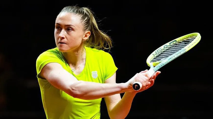 Александра Саснович не вышла в основную сетку турнира WTA 1000 в Мадриде Сегодня в поединке первого квалификационного раунда белоруска занимающая 109 е место в мировом рейтинге уступила в двух партиях российской теннисистке Алине Чараевой у которой 129 я позиция 3 6 4 6 Действующая чемпионка Mutua Madrid Open первая ракетка планеты белоруска Арина Соболенко начнет защиту титула со второго круга где ее соперницей будет одна из победительниц встреч 1 64 финала Фото Минспорта Читайте Минск Новости в MAX