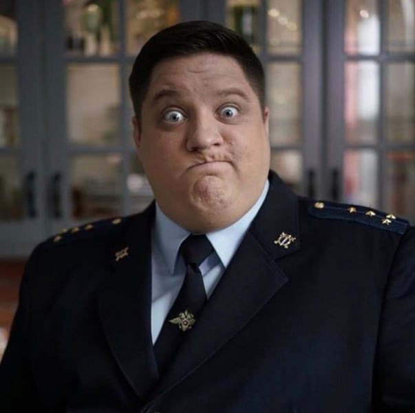 Скончался актёр Роман Попов Актер долгое время боролся с тяжёлым заболеванием Его уход большая потеря для театра и кино соболезную как это так не верю tatarstan