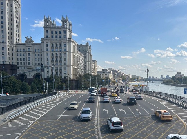 В России на 1 тысячу жителей приходится 331 легковой автомобиль В рамках подготовки отчета «Структура и прогноз парка легковых автомобилей в России» эксперты агентства «АВТОСТАТ» выяснили, что в нашей стране на 1 тысячу жителей насчитывается в среднем 331 легковой автомобиль по состоянию на 1 января 2025 года . При этом в зависимости от региона данный показатель может заметно отличаться. Подробнее на сайте autostat.ru