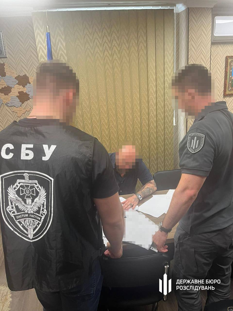 Украли почти 10 млн грн при закупке кроватей для воинских частей Днепропетровщины: ГБР разоблачило участников «схемы» По данным следствия, в 2023 году квартирно-эксплуатационное управление закупило 5 тысяч кроватей за 28 млн грн. Однако судебно-экономическая экспертиза установила, что рыночная стоимость партии составляла около 18 млн грн. Подозреваемым грозит до восьми лет тюрьмы.