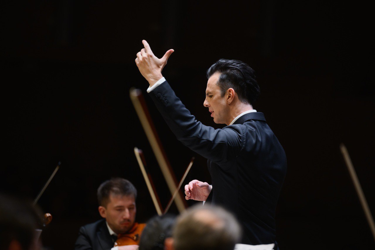 Объявили даты проведения Дягилевского фестиваля в Перми Дягилевский фестиваль под художественным руководством Теодора Курентзиса пройдет в этом году с 11 по 20 июня Об этом сообщили организаторы мероприятия В течение 10 дней ведущие музыканты и артисты представят свои новые программы Также будет работать фестивальный клуб для всех зрителей и образовательная программа для студентов творческих вузов События основной программы и дату старта продаж билетов объявят дополнительно Теперь можно планировать отпуск отпрашиваться с работы и бронировать билеты чтобы успеть на все Фото организаторов Дягилевского фестиваля      Подписаться на Properm ru в MAX