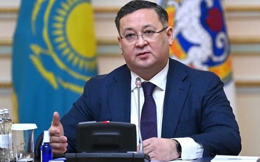 Задержан министр иностранных дел Казахстана сообщило ORDA По данным издания Мурата Нуртлеу задержали после возвращения с саммита ШОС Причины пока не сообщаются Также правоохранители задержали бизнесмена Гаджи Гаджиева и ряд других высокопоставленных сотрудников Комитета нацбезопасности Казахстана В домах фигурантов проходят обыски UPD 12 54 Министр информации Казахстана Балаева назвала неподтвержденными сообщения о задержании главы МИД республики Подписаться на URA RU мы в MAX