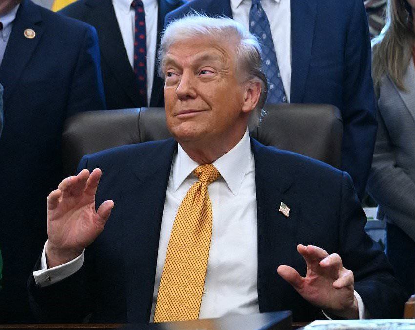 Трамп пригрозил ввести серьёзные ответные меры в отношении европейских стран если они начнут распродавать акции и облигации США У нас есть все козыри у Европы нет козырей