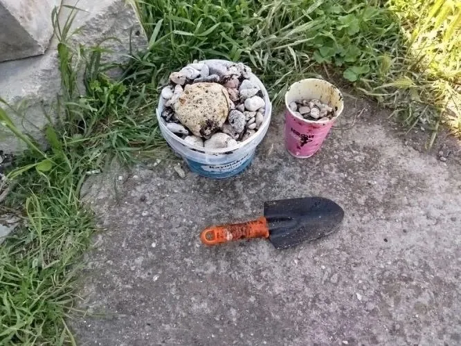 На пляжах Парка Победы Любимовки и Камышовой бухты обнаружили единичные вкрапления мазута По данным мониторинга Спасательной службы и Севприроднадзора массовых выбросов мазута на береговой линии не зафиксировано Об этом сообщили в правительстве Севастополя На пляжах Парка Победы Любимовки и Камышовой бухты обнаружены единичные вкрапления мазута Загрязнения оперативно устранили спасатели Общий объем собранных камней составил не более одного мешка Дополнительная помощь не требуется специалисты продолжат регулярный мониторинг В случае обнаружения пятен мазута звоните по номеру 112 Фото правительство Севастополя Вести Севастополь MAX VK Дзен Telegram