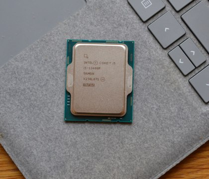 В Tom s Hardware составили топ 5 лучших бюджетных процессоров на ноябрь 2025 года Редакция издания Tom s Hardware составила список лучших бюджетных процессоров для чисто игрового ПК по состоянию на ноябрь 2025 года Всего они отобрали пять моделей CPU При этом их тоже разделили на несколько ценовых категорий Если пользователь готов потратить на процессор не более 100 долларов то лучшим решением станет Core i3 13100F