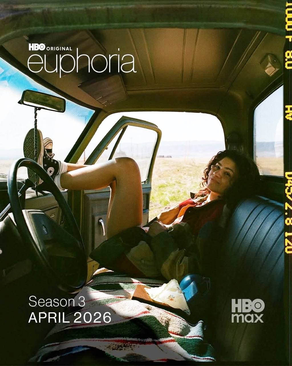 Зендея на первом постере 3 сезона Эйфории Намеренно очень естественной оставили Все равно она красивая и так и когда в пух и прах тоже Премьера в апреле 2026