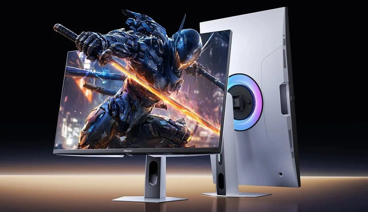 Hisense вывела 5K Mini LED в игровые мониторы Hisense запустила в Китае GX Ultra 27 дюймовый игровой монитор с 5K разрешением яркой Mini LED подсветкой и отдельным режимом для высокой частоты Основной режим 5120 2880 при 180 Гц то есть монитор целится не только в киберспорт но и в очень чёткую картинку Для быстрых игр есть второй режим разрешение снижается до 2560 1440 зато частота поднимается до 330 Гц Подсветка Mini LED получила 2304 зоны затемнения и пиковую яркость до 2000 нит что важно для HDR и контрастных сцен Заявлена технология 0OD слой подсветки расположен почти вплотную к панели чтобы уменьшить ореолы вокруг ярких объектов Hisense также продвигает покрытие Obsidian Screen оно должно снижать блики и помогать с контрастом при внешнем свете По подключению есть DisplayPort 2 1 а подставка поддерживает регулировку по высоте наклон поворот и портретный режим В Китае стартовая цена составляет 6999 юаней это примерно 79 тыс рублей 5K при 180 Гц в 27 дюймах это идеальный баланс для игр и работы или такая чёткость уже избыточна   Наши каналы Участвуй в конкурсе Hisеnsе Мoнитoры