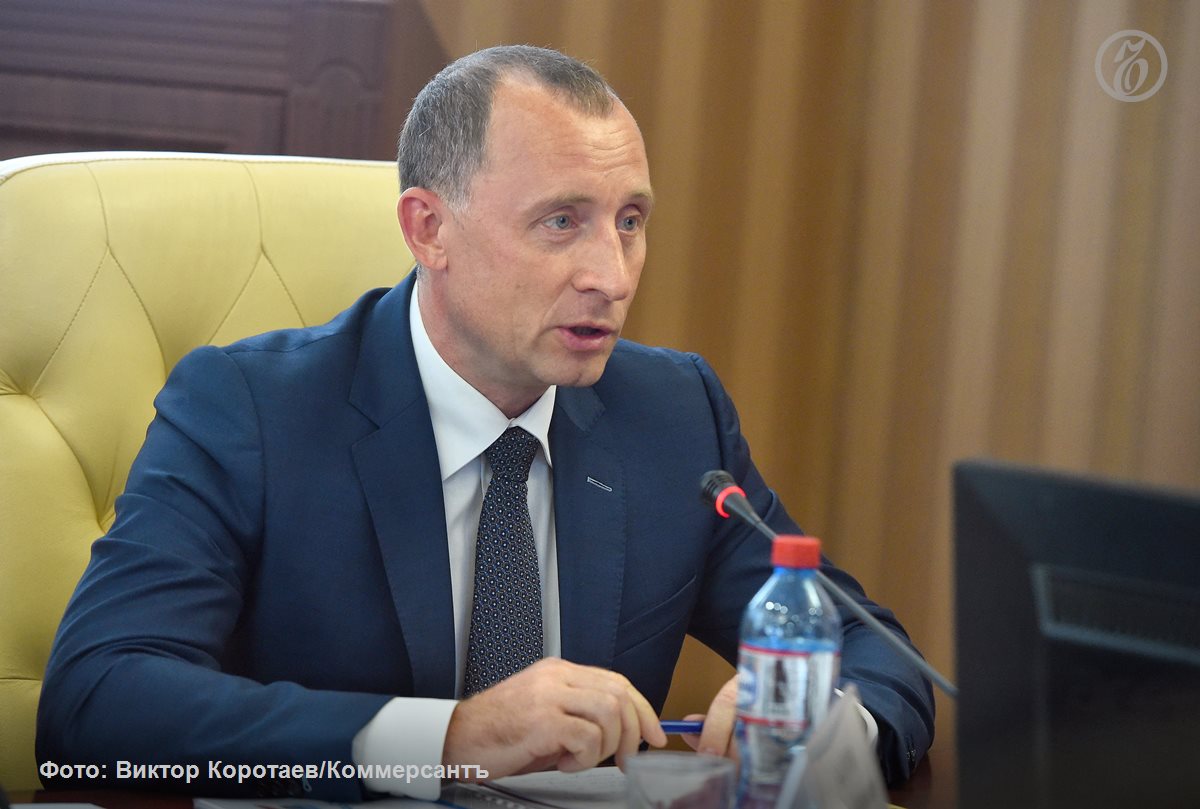 Задержан врио замгубернатора Курской области Владимир Базаров сообщил врио главы региона Александр Хинштейн По его словам это связано с работой господина Базарова в Белгородской области Подробности о задержании чиновника неизвестны Владимир Базаров в 2005 2016 годы работал в администрации Сургута затем стал замгубернатора председателя правительства Севастополя С 2020 года занимал пост вице губернатора Белгородской области по строительству В феврале 2025 го был назначен врио замгубернатора Курской области Как и на предыдущей должности ему поручили курировать строительство Подписывайтесь на Ъ Оставляйте бусты