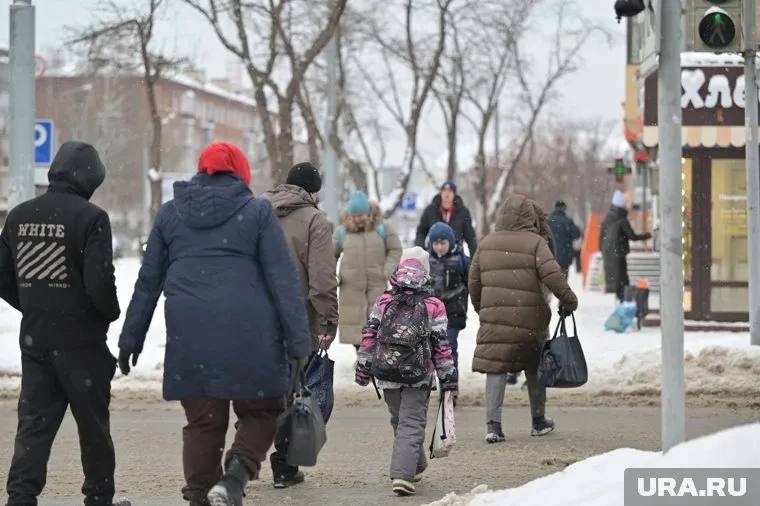 Чаще умирать и реже рождаться стали пермяки  В 2024 году в регионе родилось 21 580 детей. Это на 1031 меньше по сравнению с 2023 годом.   Смертность населения составила 34 723 человека, что на 1494 человека больше, чем за аналогичный период предыдущего года, сообщает Пермьстат.