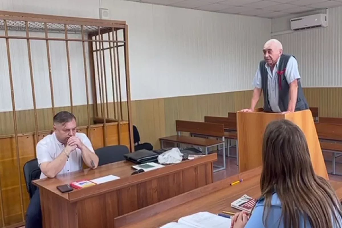 Суд вынес приговор жителю Кубани, назвавшему празднование 9 Мая «абсурдом, стыдом и позором». Красноармейским районным судом он признан виновным в реабилитации нацизма. Установлено, что в мае 2023 года мужчина разместил на своей странице в социальной сети текст, смысл которого сводится к тому, что празднование 9 Мая - «абсурд, стыд и позор». Суд счел вину мужчины доказанной и назначил ему наказание в виде штрафа в размере иного дохода осужденного пенсии за период 1 год, т.е. в сумме 176 751 рубль. Кубанские Новости