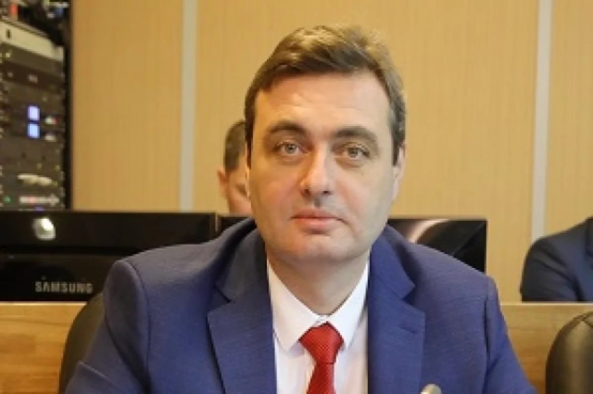 Суд во Владивостоке начал рассматривать ходатайство об освобождении экс-депутата Артёма Самсонова по состоянию здоровья . Как написал Telegram-канал Newsbox24.tv, родственники, депутаты и журналисты пришли поддержать Самсонова, но попасть на заседание не смогли — судья объявила процесс закрытым . У бывшего депутата диагностирован рак кожи, ранее ему провели операцию на сердце . Семья и защита настаивают на невозможности лечения в колонии и ухудшении состояния Самсонова. #Владивосток #Самсонов #суд #новости #Приморье #депутат #освобождение #онкология Подробнее