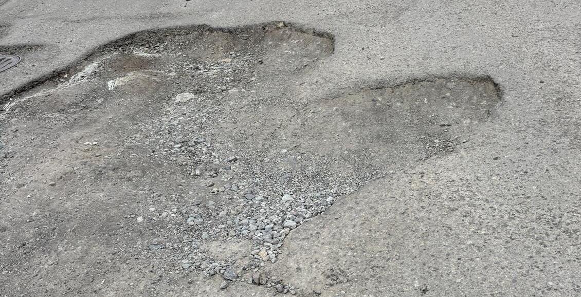В Вилючинске возобновили ремонт дорог после «дождливой» паузы В жилом районе Рыбачий после «дождей» и выявления недостатков приступили к укладке асфальтобетонного покрытия. Дорожники планируют отремонтировать 3 600 квадратных метров. Нажмите для подробностей -