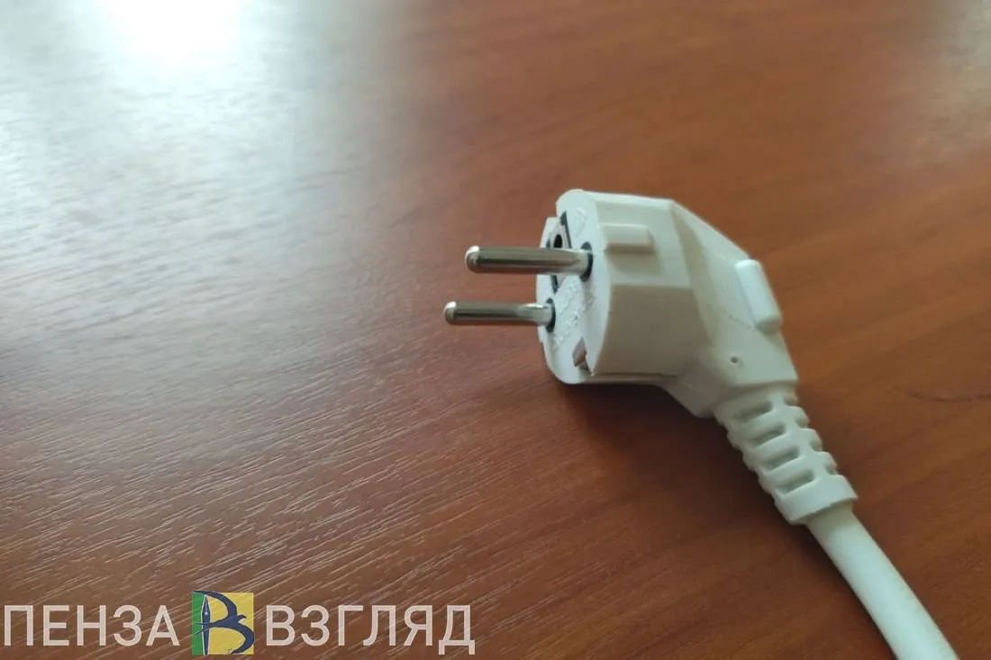 Пензенская область заняла 45 е место по доступности электроэнергии На среднемесячную чистую зарплату в Пензенской области ее жители могут приобрести 11 109 кВт ч электроэнергии По данным агентства РИА Рейтинг Пензенская область по доступности электроэнергии занимает 45 е место в России На первом месте с большим отрывом находится Иркутская область где на среднемесячную чистую зарплату можно купить 45 997 кВт ч электроэнергии На второй позиции Ямало Ненецкий автономный округ 36 003 на третьей Ханты Мансийский автономный округ 27 487 Аналитики также подсчитали что в Пензенской области стоимость электроэнергии для квартир без электроплит при минимальном объеме потребления в марте 2026 года составила 527 рублей за 100 кВт ч 21 место в России Чтобы не упустить главное подпишитесь на нас в МАХ