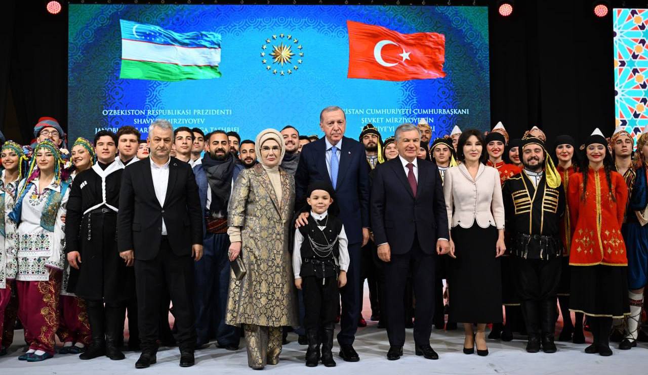 Президенты Узбекистана и Турции открыли ЖК Узбекистан для пострадавших от землетрясения фото Шавкат Мирзиёев и Реджеп Тайип Эрдоган приняли участие в церемонии открытия жилого комплекса построенного Узбекистаном а также они дали старт строительству узбекской школы   uznews uz ru news 106941 uznews