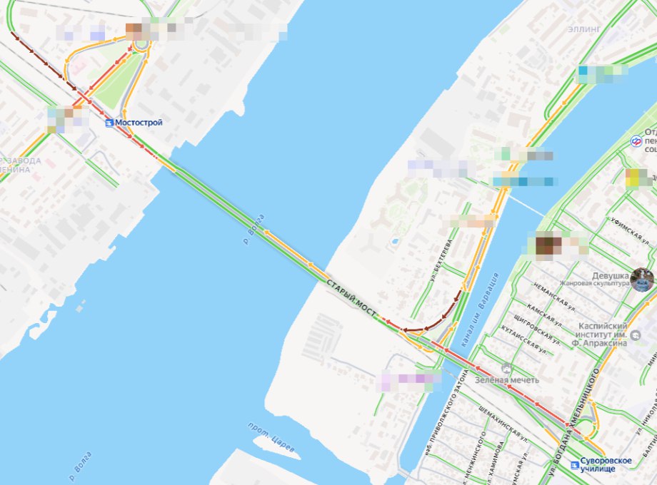 Старый мост в Астрахани парализован пробкой Серьёзные заторы образовались сегодня 11 ноября на Старом мосту в Астрахани Уже с обеда движение на совмещённом железнодорожном и автомобильном мосту через Волгу затруднено с обеих сторон со стороны Набережной Приволжского Затона и улицы Пирогова На онлайн картах подъезды к мосту отмечены тёмно красным и бордовым цветом что свидетельствует о критическом уровне пробки По предварительной информации причиной коллапса стало перекрытие одной из полос и введение реверсивного движения Наш источник подтвердил эти данные Чтобы не застрять в пробке водителям советуют использовать для проезда Новый мост Более подробная информация о причинах и сроках частичного перекрытия движения будет известна позже Фото Астрахань Ru LIVE Яндекс Карты
