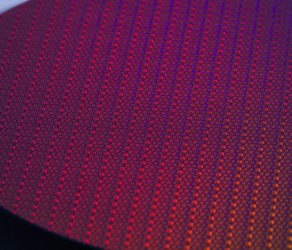 В России стартует новый проект по производству кремниевых кристаллов и пластин CNews Фонд суверенных технологий Национальной технологической инициативы ФСТ НТИ инвестирует средства в создание производства кремниевых кристаллов и пластин К 2028 году планируется выпускать до одного миллиона 300 миллиметровых подложек ежегодно