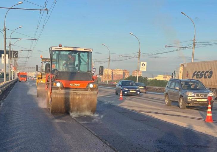 Димитровский мост на несколько дней частично перекрыли в Новосибирске Начатые работы производятся по отдельному муниципальному контракту, в ближайшем будущем начнется основной ремонт моста. Водителей просят следовать дорожным знакам и снижать скорость в зоне производства работ. Подробнее... #ТРАНСПОРТ ——————————