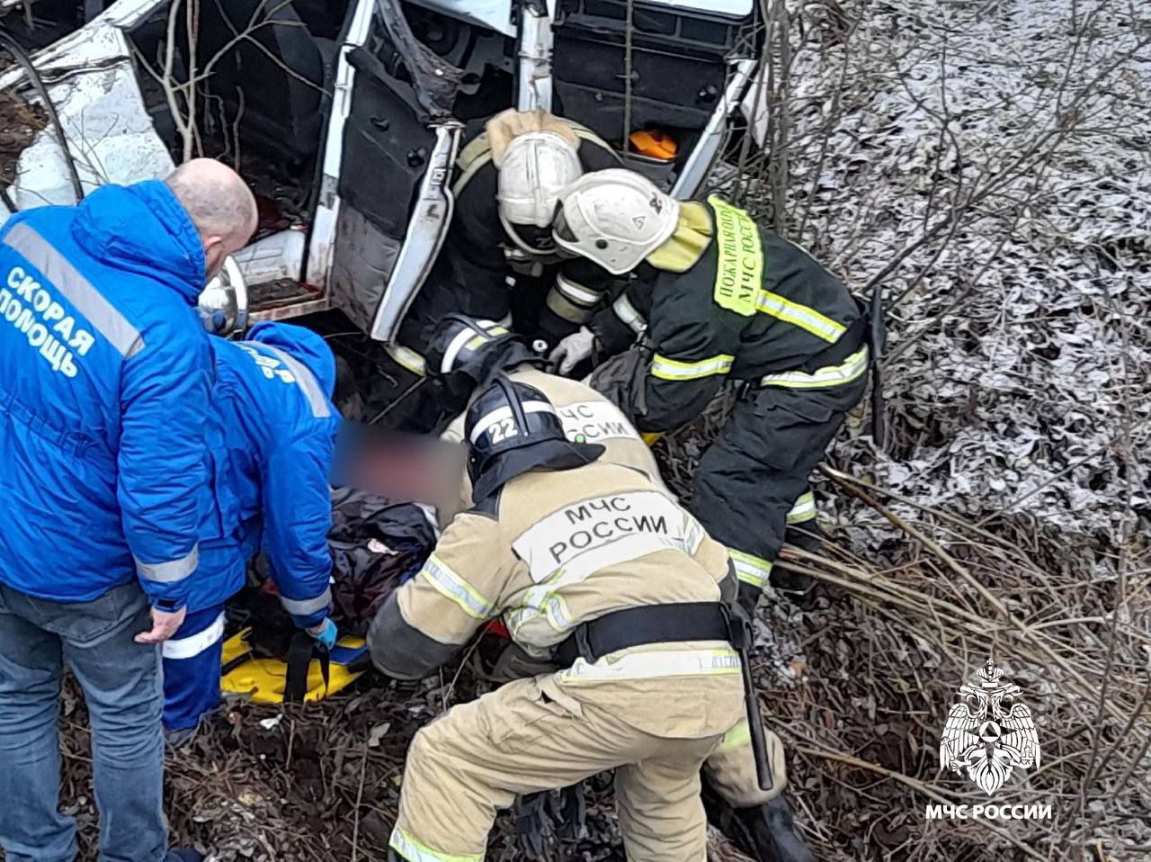 ⏺В Тверской области ликвидировали последствия ДТП  14 ноября сотрудники ПСЧ №22 ликвидировали последствия ДТП в районе деревни Шишково-Дуброво Бежецкого округа.   В результате съезда в кювет легкового автомобиля пострадал водитель.   Доставлен в медицинское учреждение.  Тверь.Происшествия Подписаться    :