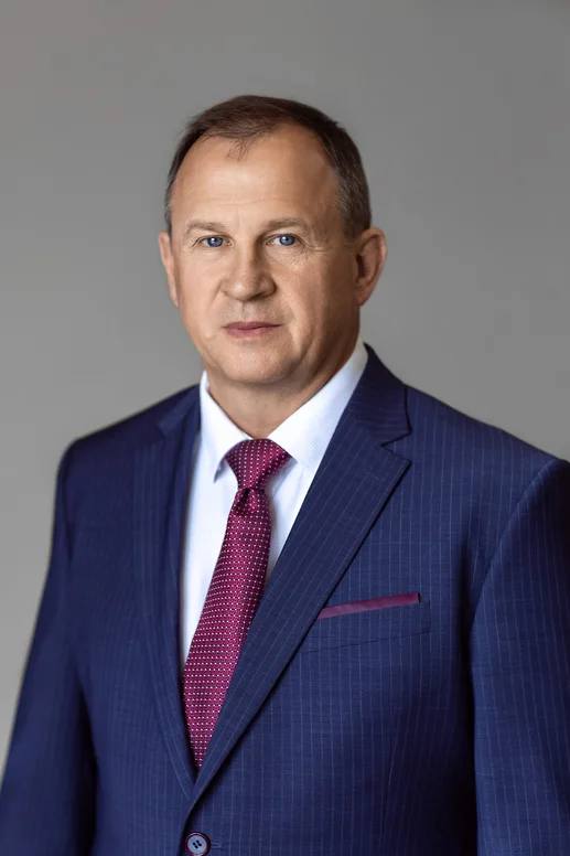 Экс мэра города Иваново Александра Шаботинского задержали в Москве за подозрительные контракты на 500 млн руб стало известно Ъ Мастеру спорта по рукопашному бою господину Шаботинскому инкриминируются махинации при ремонте многоквартирных домов в 2020 2024 годах Афера была выявлена региональной прокуратурой Предполагается что вскоре экс чиновник будет арестован Администрация города Иваново Ъузнал