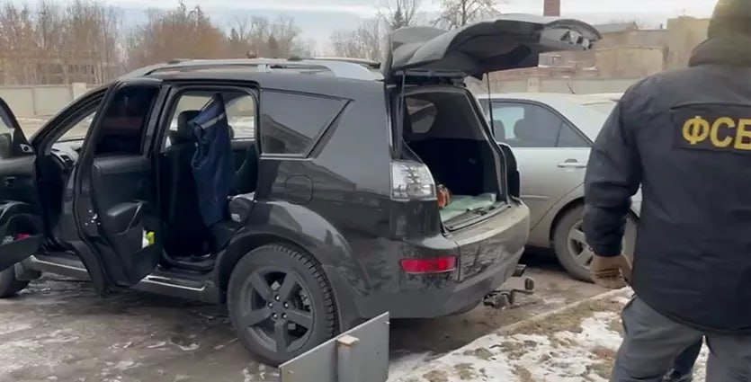 В деле задержанного за попытку вывезти за границу источник радиации появилась новая статья Причастность гражданина РФ к организации в интересах иностранного государства незаконного перемещения радиационного источника, используемого для проверки работоспособности и стабильности установок военного назначения, сотрудники регионального управления УФСБ установили в ноябре прошлого года, проведя комплекс оперативно-разыскных мероприятий. Мужчина был задержан после оформления отправки груза в одну из стран Центрально-Азиатского региона через транспортную компанию. Разрешительные документы на вывоз указанной продукции из России у отправителя отсутствовали. ПОДРОБНЕЕ URALPRESS.RU