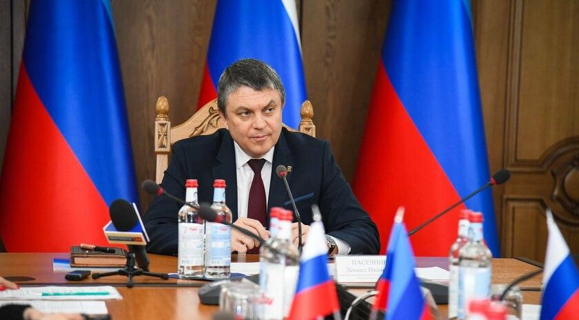 Власти ЛНР подготовят проект бюджета Республики до 2030 года — Пасечник ⁠ Власти ЛНР в августе–сентябре подготовят проект бюджета на 2026–2028 годы с прогнозом до 2030 года. Об этом сообщил Глава ЛНР Леонид Пасечник.  Он напомнил, что во время поездки в Республику заместитель Председателя Правительства РФ Марат Хуснуллин провел очередное рабочее совещание по программе социально-экономического развития, отметив первое место ЛНР среди новых регионов и 29-е по России по уровню контрактации и освоению федеральных средств.  «Для жителей Республики это значит более быстрое получение качественно отремонтированных дорог, новых детских садов и школ. Это реальные перемены к лучшему, которые уже ощутимы и заметны нам и всей стране», — констатировал Пасечник.  Он рассказал, что также полностью готова и с...  Подробнее>>>