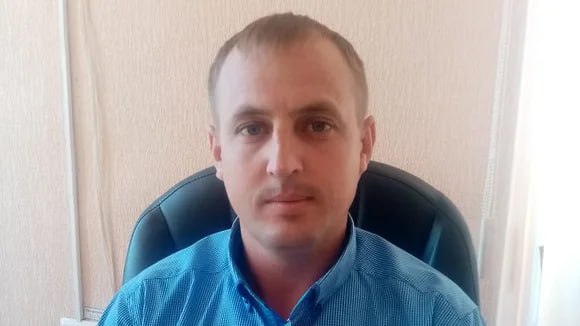 Экс-главу курского поселка осудили за некачественное благоустройство тротуара Горшеченский районный суд Курской области признал бывшего главу поселка Горшечное Сергея Толоконникова виновным в служебном подлоге и злоупотреблении полномочиями. Ему назначили штраф в 400 тыс. руб., а также запретили занимать должности в органах власти на три года. Об этом сообщили в объединенной пресс-службе судебной системы региона. Фото: администрация поселка Горшечное Курской области Подписывайтесь на «Ъ-Черноземье»