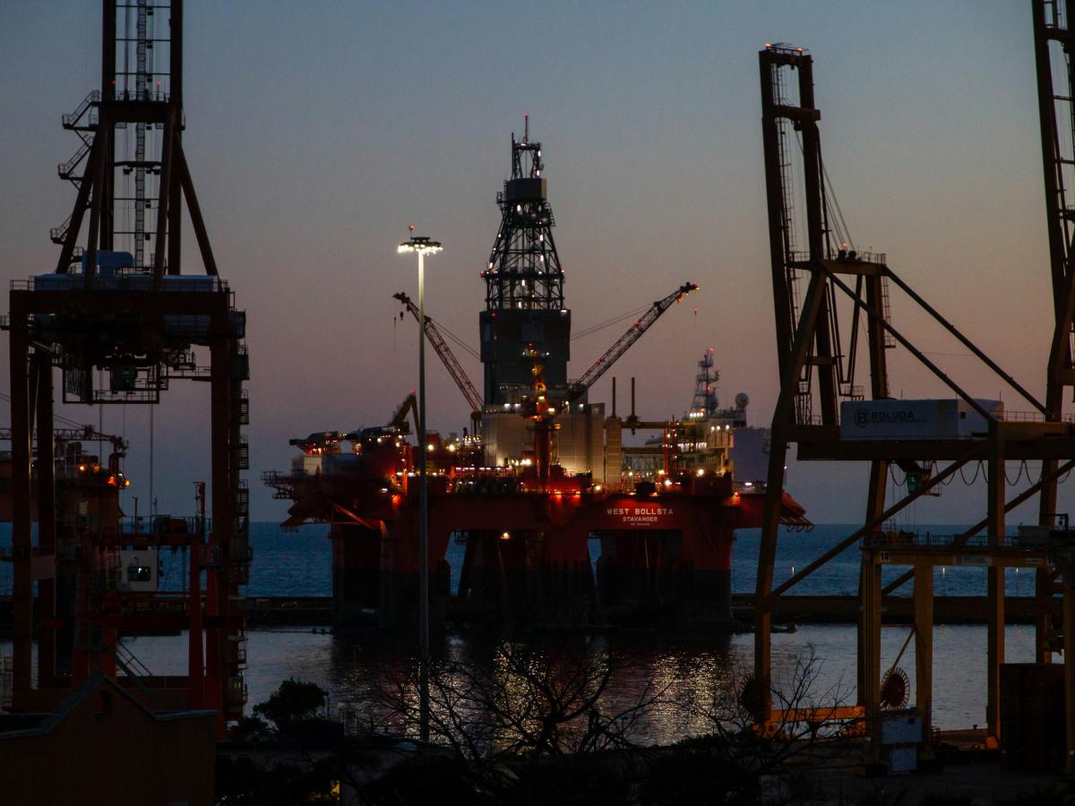 Саудовская Аравия неожиданно подняла цены на нефть для Азии Саудовская Аравия значительно повысила цены на нефть, поставляемую в Азию в августе, демонстрируя уверенность в устойчивости мирового нефтяного рынка, несмотря на ожидания роста поставок со стороны участников соглашения ОПЕК+ Продолжить чтение » Новости экономики и бизнеса. Подписка