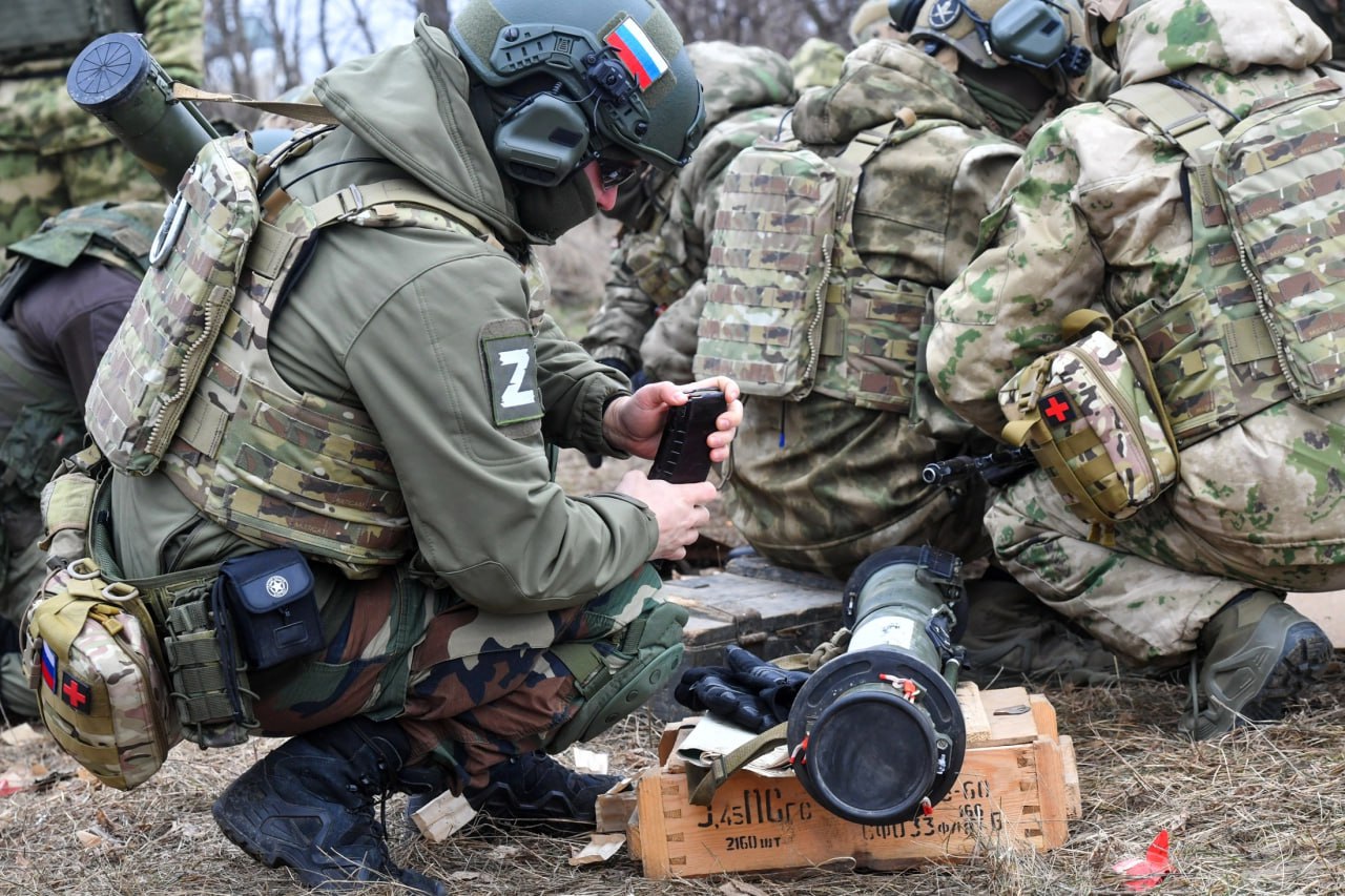 Время службы добровольцев на СВО будут учитывать в пенсии за выслугу лет Напомним сейчас для граждан период пребывания в добровольческих формированиях засчитывается в стаж при назначении страховой пенсии по старости Подписаться на Российскую газету в Читать нас в MAX