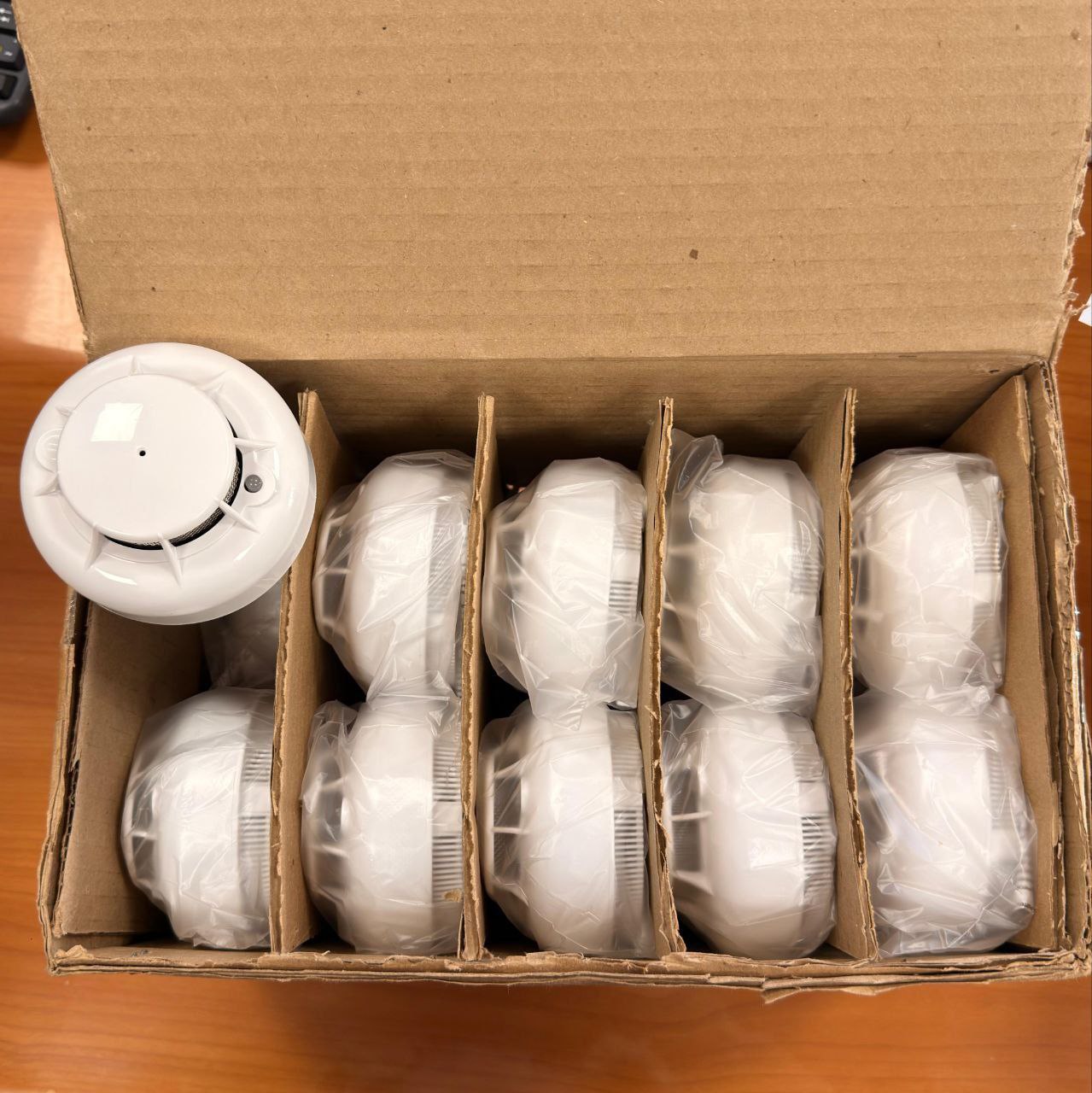 В Верхневилюйском улусе администрация совместно с МЧС установила бесплатные автономные дымовые пожарные извещатели АДПИ в домах многодетных семей Это позволит повысить уровень пожарной безопасности и своевременно предупредить о возгорании Специалисты также объяснили жителям как пользоваться приборами следить за их исправностью Местные жители выразили благодарность за оказанную помощь и подчеркнули значимость подобных инициатив для сохранения благополучия семей uoheebuluu ulusmedia Читайте нас в MAX