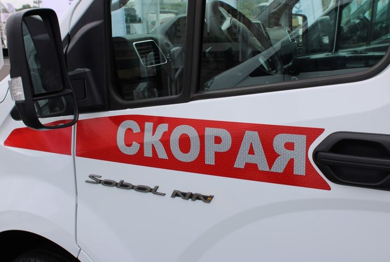 В Петербурге младенец получил тяжёлые травмы, выпав из рук матери  В Санкт-Петербурге мать, почувствовав резкую боль и спазм в шее, случайно уронила младенца на пол. Ребёнок госпитализирован с закрытой черепно-мозговой травмой, ушибом мозга средней тяжести и переломом теменной кости. Состояние оценивается как тяжёлое.