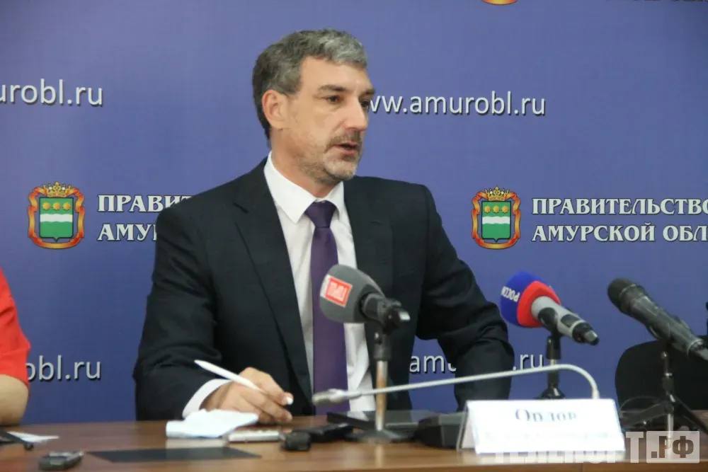 Губернатор Василий Орлов ответит на вопросы амурчан в прямом эфире Главными темами эфира станут проблемные вопросы итоги работы и планы по развитию области 25 ноября во вторник глава Амурской области Василий Орлов проведет прямой эфир Начало трансляции в 12 00 Об этом сообщил губернатор в соцсетях Присоединиться к эфиру можно будет на страницах Василия Орлова в социальных сетях ВКонтакте и Одноклассники Трансляция также пройдет в соцсетях правительства Амурской области Жители смогут задать свои вопросы во время эфира или оставить их в комментариях Приглашаю вас присоединиться вместе обсудим проблемные вопросы поговорим о том что уже сделано в регионе и о планах на будущее написал губернатор ТЕЛЕПОРТ РФ здесь все об Амурской области  Мы в МАХ  Написать нам