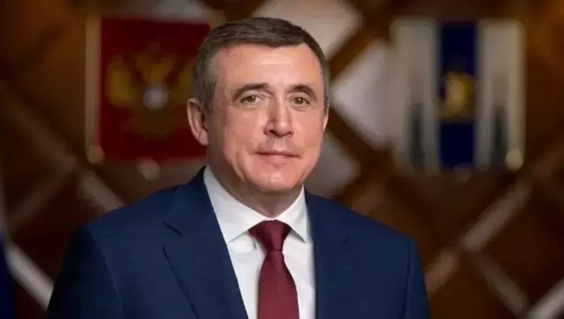 Губернатор Валерий Лимаренко поздравил сахалинских ученых с Днем российской науки Сегодня в Сахалинской области формируется инновационная экономика основанная на передовых разработках В этой ситуации многократно возрастает роль ученых Мощное научное сообщество важнейшее условие развития региона и повышения качества жизни Мы привлекаем на наши острова перспективных исследователей и преподавателей вузов Наладили сотрудничество с Российской академией наук Островной университет стал опорным вузом Газпрома Также мы занимаемся популяризацией фундаментальных знаний и изобретательства среди подростков и молодежи При поддержке президента России Владимира Путина создаем в Южно Сахалинске кампус СахалинТех Недавно открыли комфортабельный студенческий городок Строим научно образовательный комплекс В регионе успешно работает Передовая инженерная школа Школа 21 для специалистов в сфере информационных технологий На наших глазах Сахалинская область становится научным центром Дальнего Востока Местом где знания превращаются в современные решения двигают вперед экономику и социальную сферу Желаю всем ученым наших островов заслуженным и начинающим новых открытий крепкого здоровья счастья и благополучия сообщил Валерий Лимаренко   Подписаться на нас Telegram I MAX Прислать нам новость Sakhonlinebot