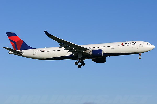 В США госпитализировали 25 пассажиров попавшего в турбулентность Airbus A330 авиакомпании Delta Air Lines В США самолет Airbus A330-900 авиакомпании Delta Air Lines, выполнявший рейс из Солт-Лейк-Сити штата Юта в Амстердам, попал в зону сильной турбулентности, 25 человек, находившихся на борту, были госпитализированы. Об этом сообщает РБК со ссылкой на данные авиакомпания. Самолет выполнял рейс накануне, 30 июля. В авиакомпании добавили, что рейс DL56 благополучно приземлился в международном аэропорту Миннеаполис/Сент-Пол штат Миннесота , где его встретили бригады медиков. Как говорится в заявлении Delta Air Lines, 25 человек с этого рейса были доставлены в местные больницы для обследования и лечения. aviaru.net/n286202