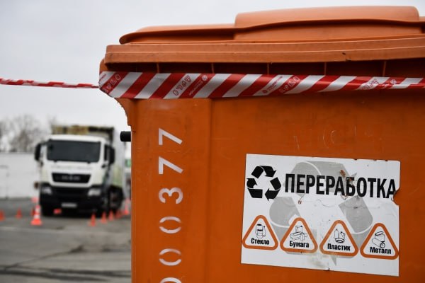 Минприроды: ИИ в ближайшее время научится распознавать заполненность мусорных баков  Точность оценки будет достигать не менее 90%, сообщил заместитель главы ведомства Денис Буцаев.  «Есть нюансы, связанные с корректностью распознавания изображений и количества отходов, но те наработки, которые были сделаны в начале года, уже к текущему моменту в значительной степени улучшены. Мы уверены, что в самое ближайшее время уровень распознавания сегодняшних 85% повысится до 90% и более», — подчеркнул он.    Подпишись на «Говорит Москва»