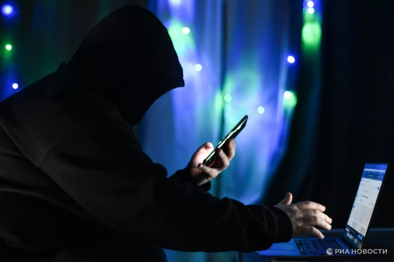 Телефонные мошенники совершили более 30 млн звонков россиянам за январские каникулы средняя продолжительность таких разговоров составила 11 секунд подсчитали для РИА Новости в сервисе Защитник МТС А вот пик мошеннической активности пришелся на середину праздничного периода 5 и 6 января когда было совершено более трети всех звонков При этом самая массированная атака пришлась на жителя Томска мужчине поступило свыше 2 5 тыс звонков Подписаться на РИА Новости экономика Все наши каналы