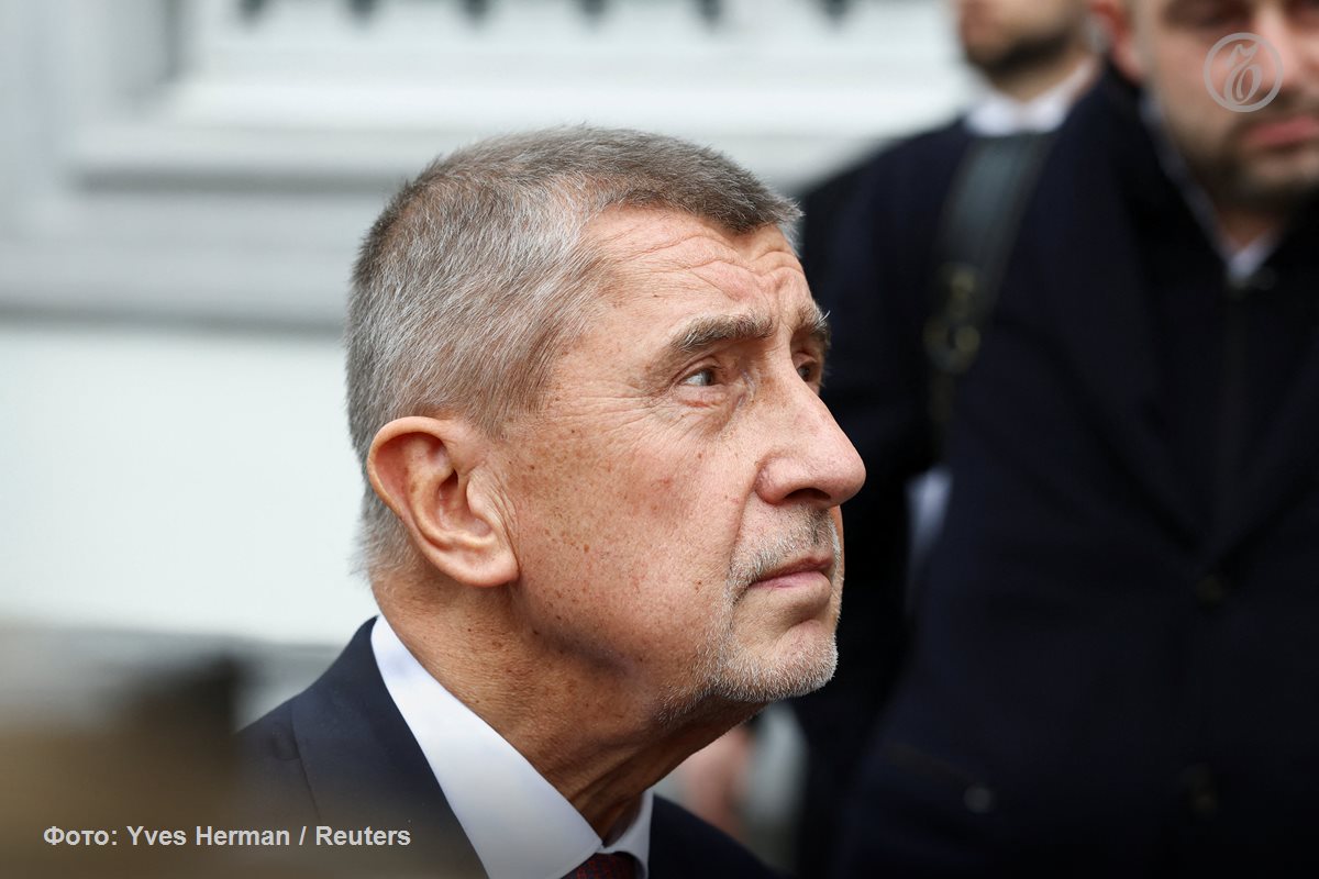 Чехия больше не может давать Украине деньги из госбюджета потому что ей самой не хватает даже на школьных поваров или сиделок заявил чешский премьер Андрей Бабиш в интервью порталу Dehík Так господин Бабиш ответил на вопрос о том почему Чехия одобрившая решение ЕС о поддержке Украины отказалась гарантировать кредит в размере 90 млрд Гарантия фактически является долгом потому что ясно что Украина никогда не сможет вернуть эти деньги Украина получила 187 млрд Теперь она получит 100 млрд из нового многолетнего финансового плана и 90 млрд в качестве кредита Это в целом 377 млрд Чехия ежегодно перечисляет в бюджет ЕС от 60 до 62 млрд крон Так что мы помогаем этими деньгами сказал премьер министр Подписывайтесь на Ъ Оставляйте бусты