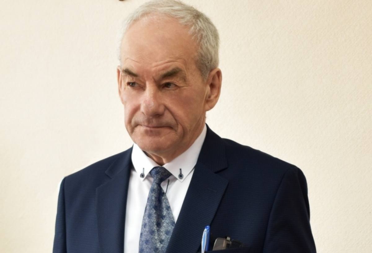 В Омской области уволили главу Знаменского сельского поселения Геннадия Андреева из за утраты доверия По версии прокуратуры чиновник сдавал в аренду помещения но доходы от этого скрывал Новости Омска Подписаться
