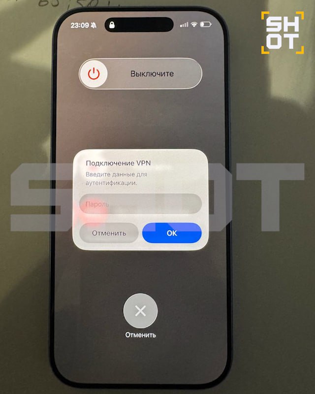 Мошенники превращают iPhone в кирпич через бесплатный V N В России появилась новая схема развода на фоне проблем с Telegram людям предлагают поставить бесплатный ускоритель из App Store а заодно просят выдать приложению все разрешения и пароль от учётки Apple Первые дни всё работает нормально чтобы усыпить бдительность а потом устройство удалённо блокируют через систему поиска и требуют выкуп по сути цену нового смартфона Телефон при этом превращается в бесполезный кусок железа О схеме сообщил канал Shot Мораль простая бесплатный ускоритель не бывает бесплатным а доступ к Apple ID это ключ от всей вашей цифровой жизни который нельзя отдавать никому и никогда