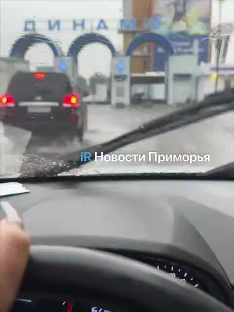Затопление дорог во Владивостоке: проблемы с ливневыми канализациями и изменения в маршрутах автобусов