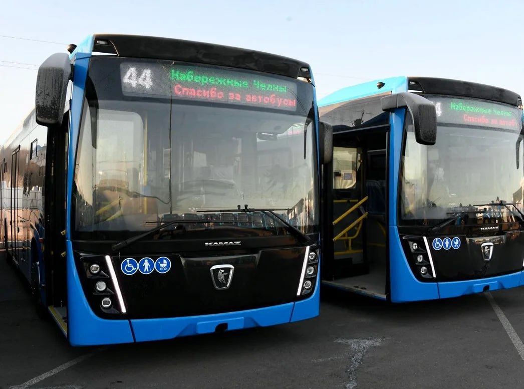 Исполком Набережных Челнов приобретет 80 новых автобусов на сумму 1 млрд рублей Стоимость одного автобуса составляет около 18 млн руб. Мэрия города начнет закупать автобусы в августе-сентябре 2025 года. Фото: Telegram-канал раиса Татарстана Рустама Минниханова