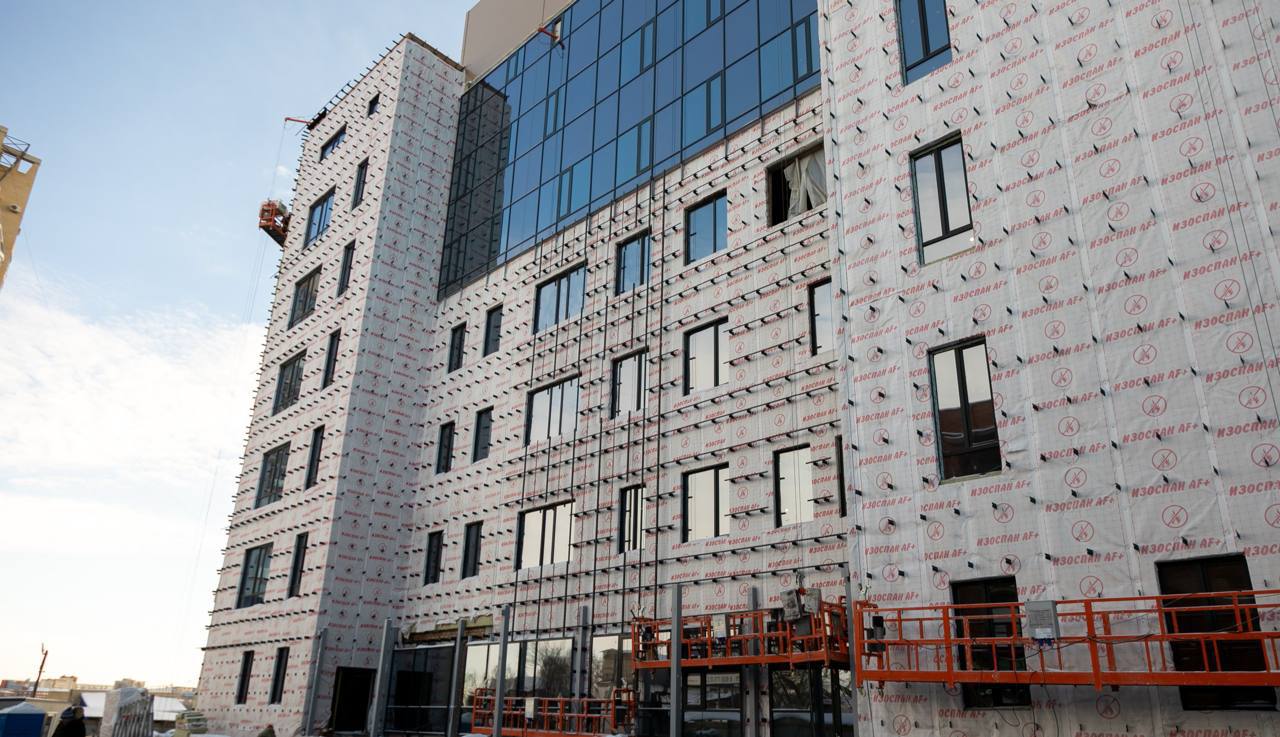 Продолжается строительство нового операционного корпуса КМХЦ на ул Булатова Специалисты приступают к отделочным работам Весь строительный процесс объекта ведется по графику Держим на контроле Виталий Хоценко в МАХ