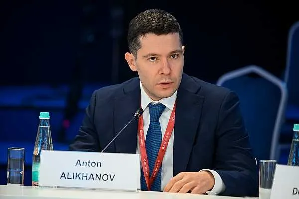 Антон Алиханов России предстоит закрыть белые пятна в гражданском авиастроении России в ближайшие 5 10 лет предстоит закрыть белые пятна в гражданском авиастроении заявил глава Минпромторга РФ Антон Алиханов Об этом сообщает Прайм Самой первой задачей я бы назвал закрыть те ниши которые у нас являются белыми пятнами Потому что чем больше самолет тем больше внимания он привлекает На самом деле у нас значительная ниша в настоящий момент не занята например в вертолетостроении машины легкого класса ответил министр на вопрос о том какие ключевые задачи сейчас стоят перед российским авиастроением на ближайшие 5 10 лет Алиханов добавил что в области легкой авиации в стране большой пробел по серийному изготовлению самолетов от двух до девяти мест При этом легкий многоцелевой самолет Байкал не сможет полностью закрыть всю потребность в этом сегменте aviaru net n295344 Оставайся в информационном потоке подпишись на наш канал в MAX