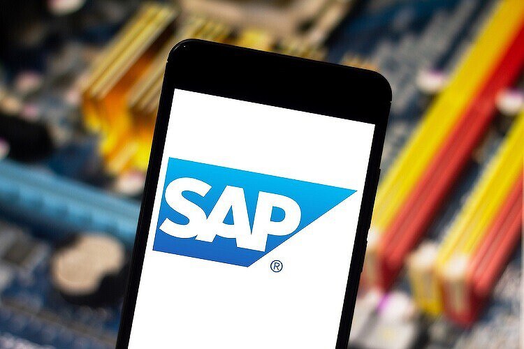 С дочки SAP взыскали миллионы после ее бегства из России за убытки российской компании Российский суд в октябре 2025 г взыскал убытки с дочерней структуры немецкой SAP в пользу ее российского контрагента Эй Би Си Консалтинг Убытки причинены отказом вендора от договоров по предоставлению облачных услуг в связи с уходом ИТ компании из страны после начала специальной военной операции России на Украине Юристы считают это важным прецедентом поскольку в контрактах большинства поставщиков программного обеспечения есть аналогичные условия об ограничении ответственности Подробнее тут Импортозамещение в ИТ