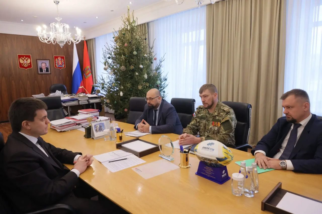 Под председательством Губернатора Красноярского края Михаила Михайловича Котюкова состоялась рабочая встреча с участником образовательной программы Сибирский характер Александр Савин для которого я являюсь наставником в программе в ноябре стал сотрудником государственного предприятия Центра развития коммунального комплекса На встрече обсудили идеи Александра по повышению эффективности работы теплоэнергетического комплекса Программа подготовки управленческих кадров создана для участников СВО администрацией губернатора Красноярского края