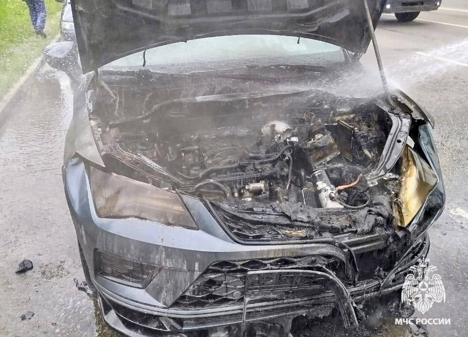 Прямо сейчас сотрудники 1 пожарно-спасательной части оперативно ликвидировали возгорание автомобиля на Октябрьском проспекте в Твери. Пострадавших нет.