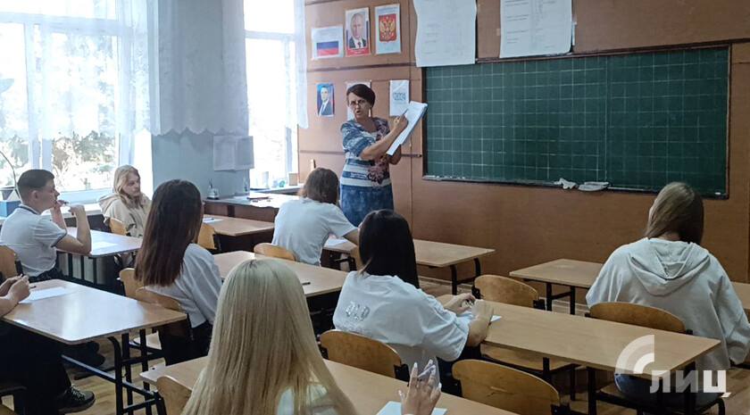 Более 20 колледжей ЛНР присоединились к более крупных учреждениям среднего профессионального образования в результате реорганизации, направленной на укрупнение. Об этом на брифинге в Доме Правительства сообщил министр образования и науки региона Иван Кусов. «Уже процесс запущен, все решения приняты, реорганизация практически состоялась. Из 60 учреждений останется 37. То есть, 23 колледжа присоединены к другим, более, скажем, головным образовательным организациям»