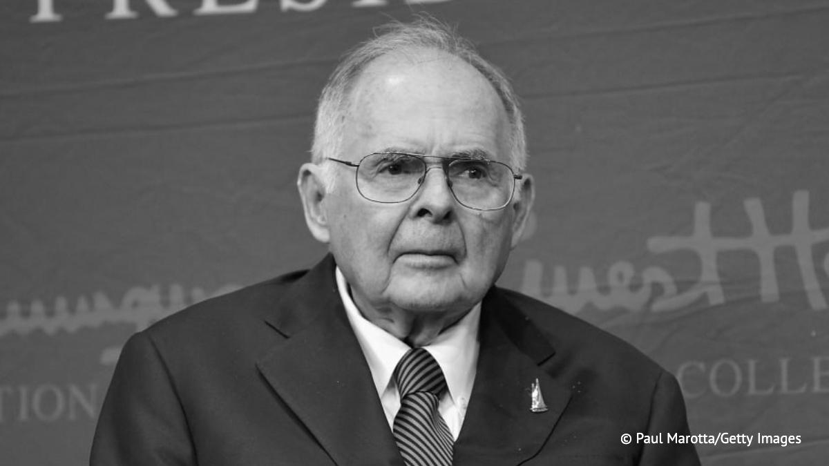 Писатель Патрик Хемингуэй сын Эрнеста Хемингуэя умер в возрасте 97 лет сообщает The New York Times Он контролировал большую часть интеллектуальной собственности на имущество отца а также завершил его мемуары