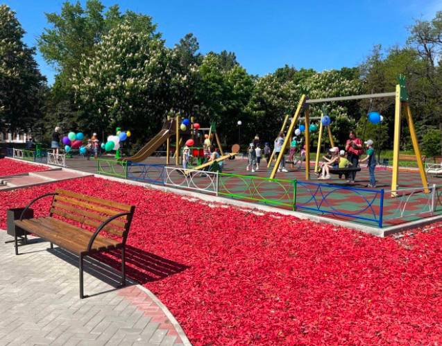 В ДНР проголосовали более 73 тысяч жителей за объекты благоустройства Жителям ДНР осталась всего неделя, чтобы принять участие в голосовании за общественные пространства, которые будут благоустроены в рамках федеральной программы «Формирование комфортной городской среды» в 2026 году. Об этом сообщил Глава Республики Денис Пушилин. Он уточнил, что голосование определяет объем финансирования, которое будет выделено на благоустройство общественных пространств. В первую очередь средства будут направлены на проекты, получившие наибольшую поддержку населения.