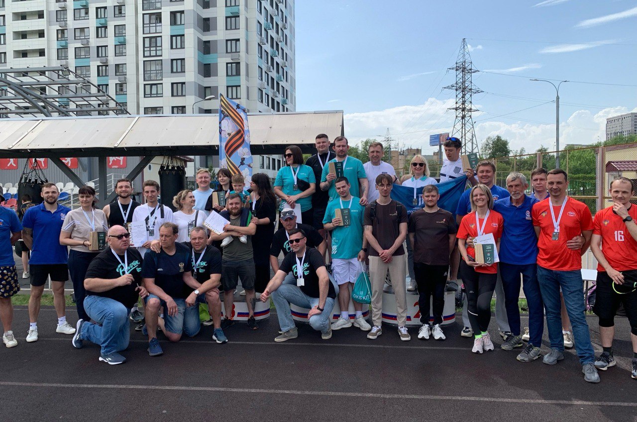 Сразу три этапа спартакиады трудящихся провели в Мытищах На стадионе «Торпедо» команды трудовых коллективов городского округа Мытищи провели соревнования по трем видам программы – петанк, дартс, городошный спорт. Соревнования проходили в командном зачете среди 12 предприятий. Лучший результат в городошном спорте показала сборная Московской пивоваренной компании, на втором месте Центр гигиены имени Ф.Ф. Эрисмана, на третьем – АО «ОКБ КП». В соревнованиях по дартсу снова самыми меткими оказались пивовары, опередив сборную управления образования администрации округа и команду «Эпицентр». А вот в турнире по петанку лучший результат показал коллектив ОКБ КП. Рядом с ним на пьедестале почета расположились представители Мытищинского приборостроительного завода и АН «Новый Формат». #мытищи_новости