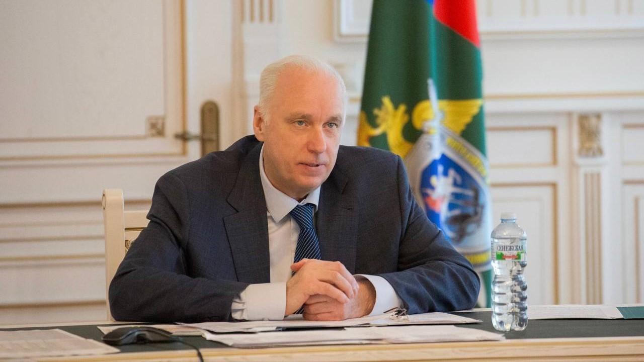 Бастрыкин поручил проверить информацию о нарушении прав жителей Никеля на медпомощь В соцсетях жалуются на закрытие детского и реанимационного отделений в районной больнице. Такое решение приняло руководство на время лета из-за нехватки персонала. Фото: Следком / ТГ Подпишись — Вести Мурман